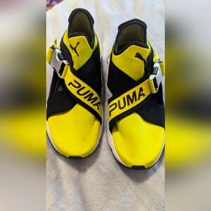 Size 7 women's Puma Buckle sneakers